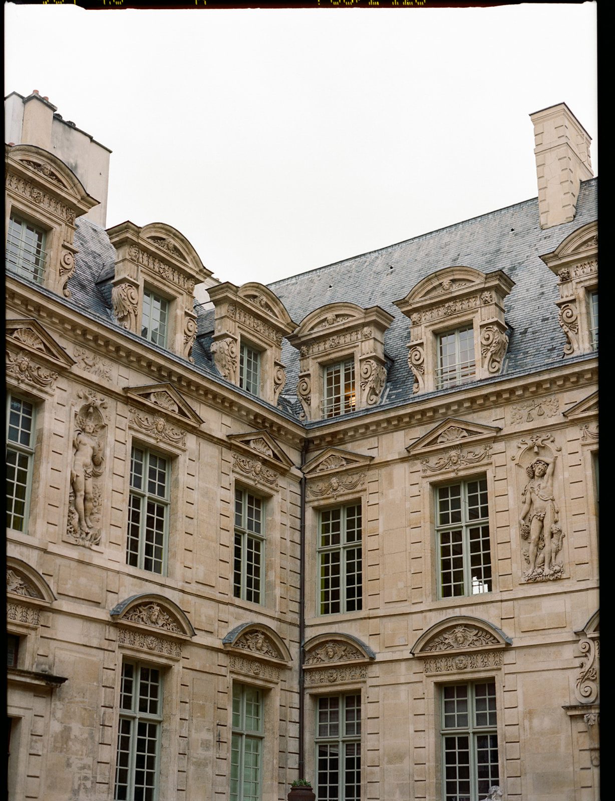 Luxury pop-up dinner event photography, We Are Ona Paris